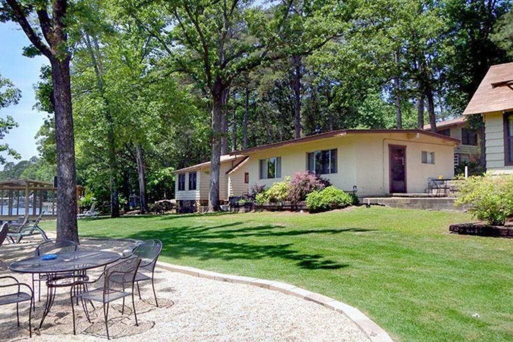 #02 - Unique Lakeside Studio Cottage- Pet Friendly Hot Springs Dış mekan fotoğraf